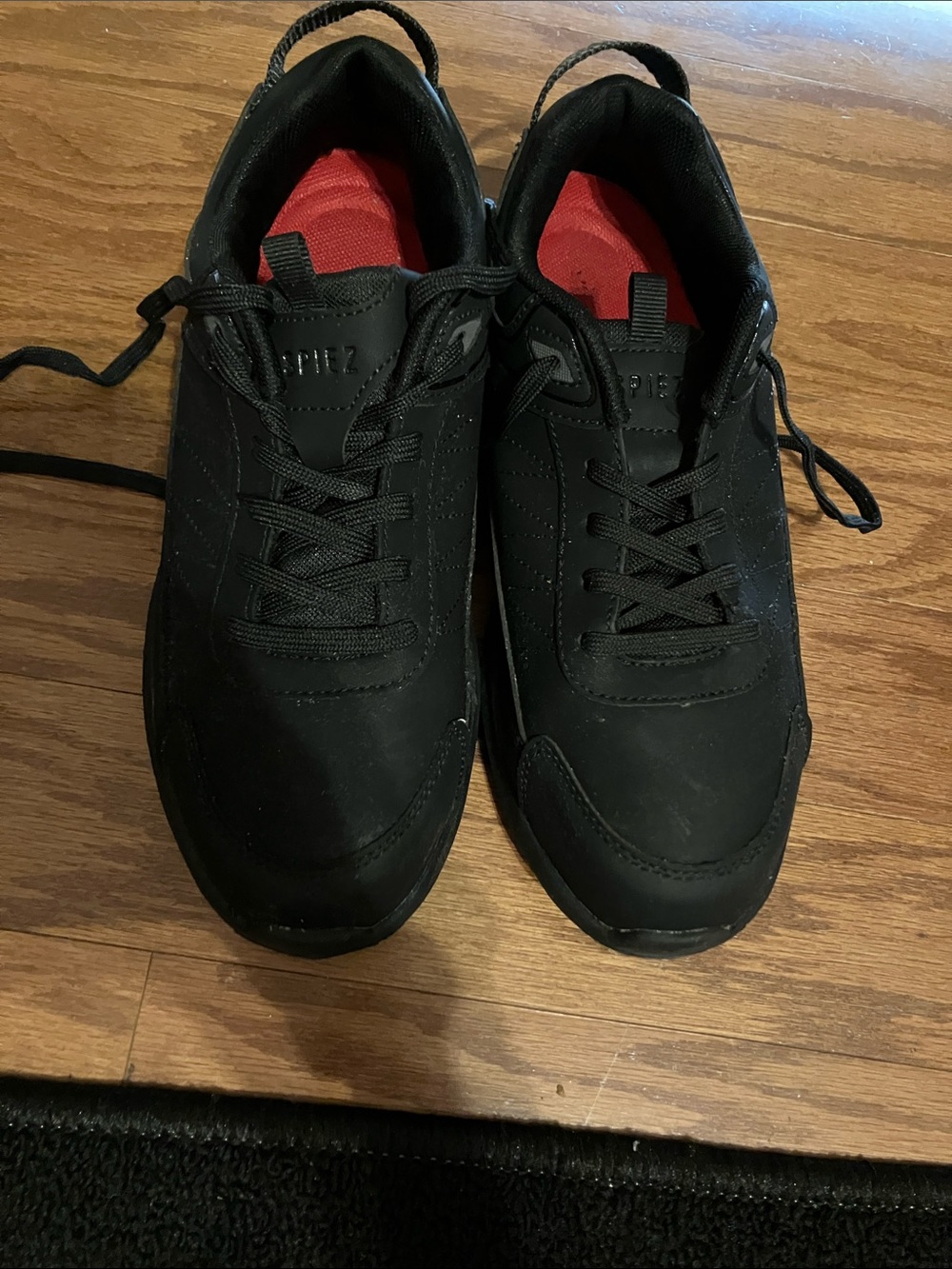 Women’s skid resistant work sneakers very comfortable